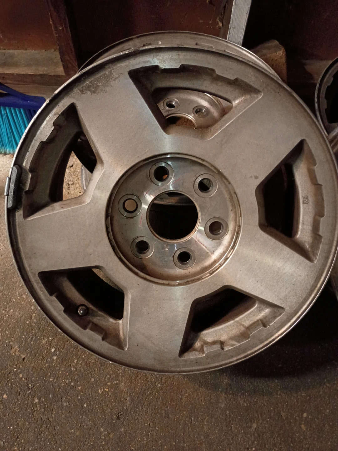 17 inch aluminum rims 2004 suburban 1500