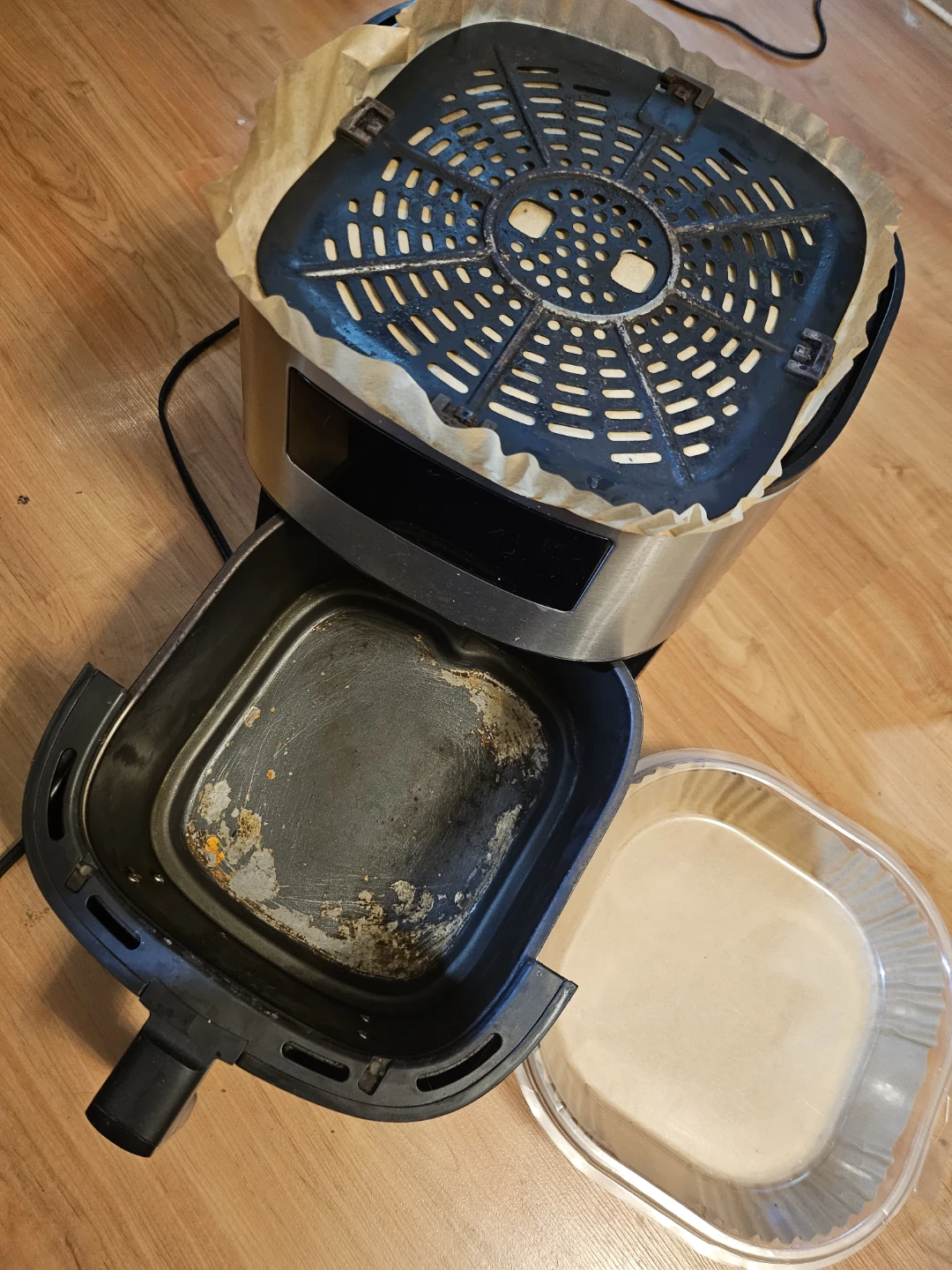 Air Fryer with Accessories in working condition - photo 2