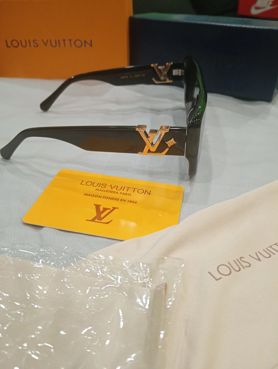 Louis Vuitton Black Sunglasses unisex - photo 3