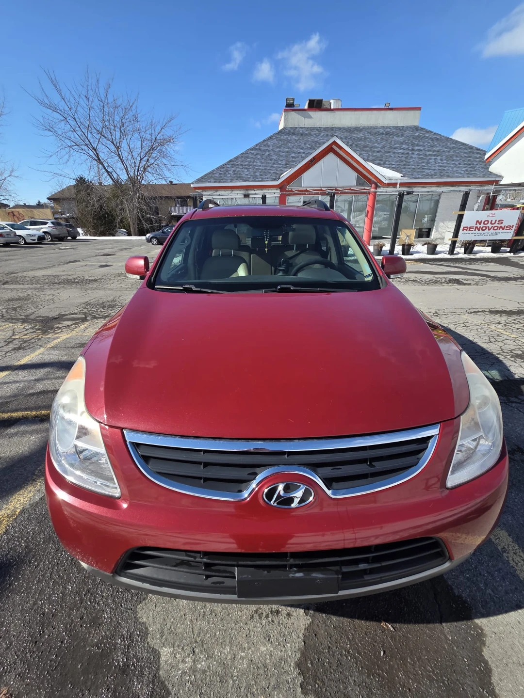 Red Hyundai Veracruz SUV - photo 2