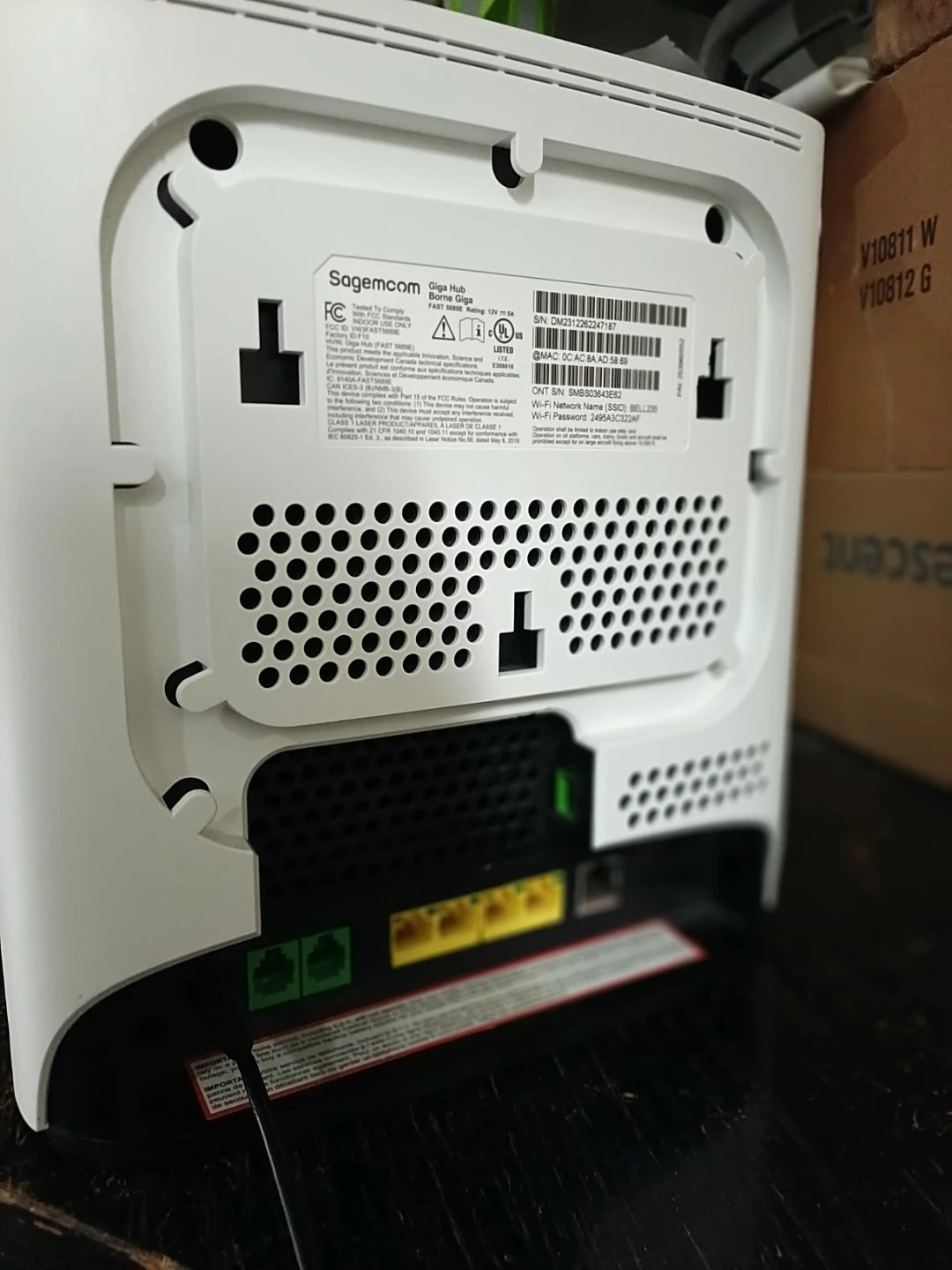 Bell Giga Hub Wifi Modem Router - photo 3