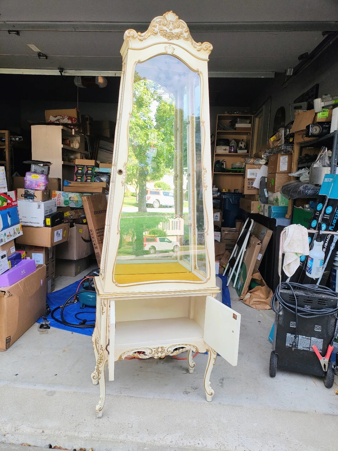 Vintage French Provincial Display Cabinet - photo 2
