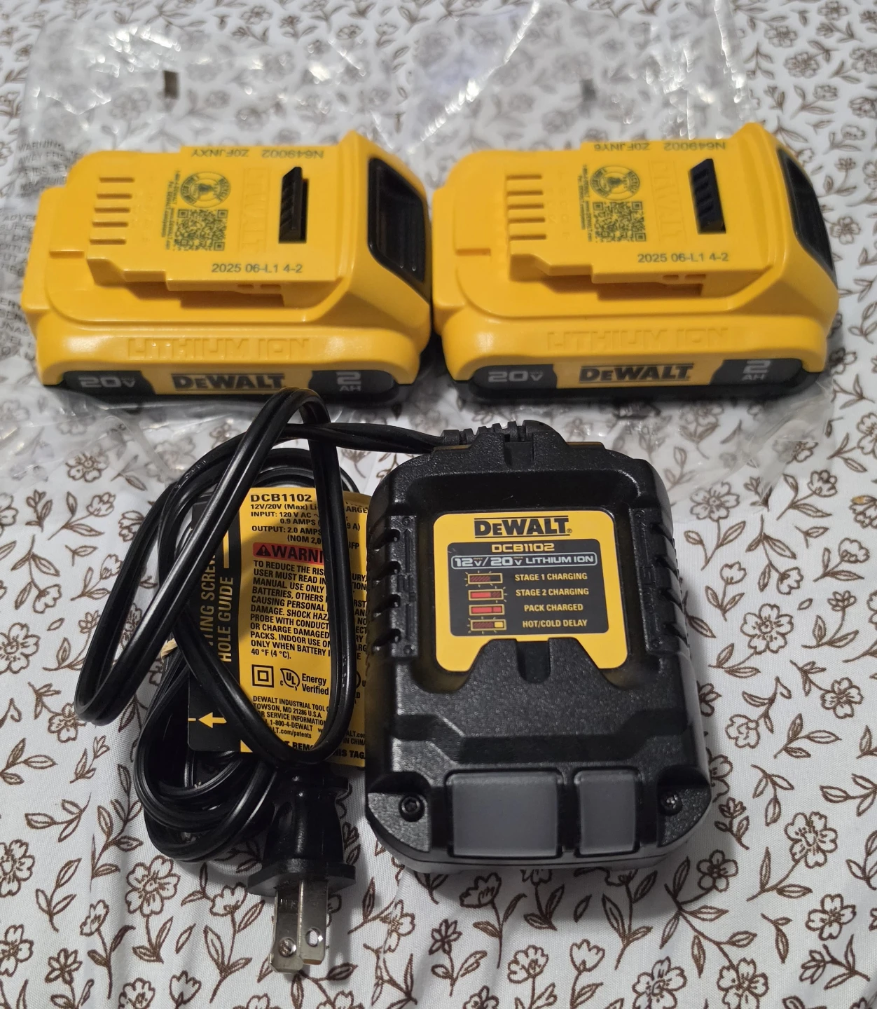 DeWalt 20V Lithium Ion Battery 2-Pack and Charger