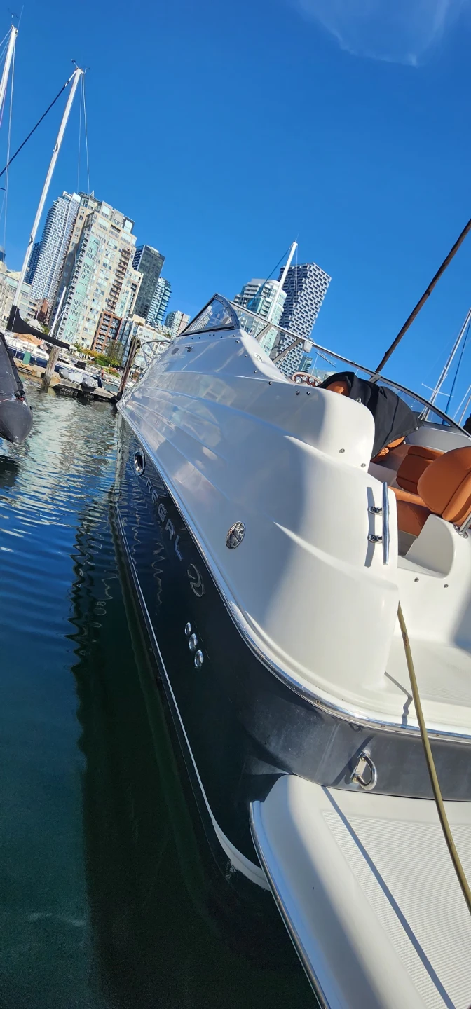 Regal 2465 Commodore Boat