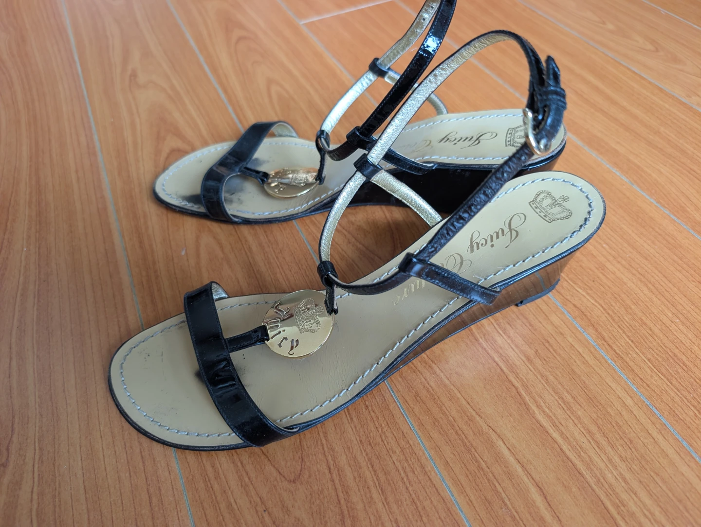 Juicy Couture Wedge Sandals - photo 4