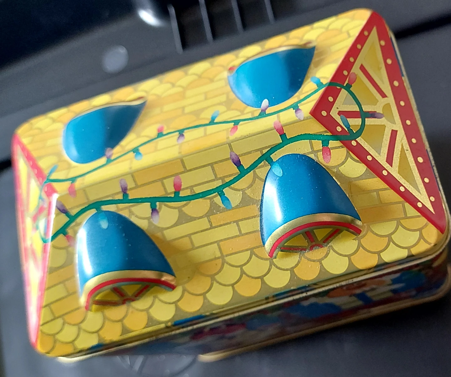 Vintage M&M's Christmas House Tin - photo 4