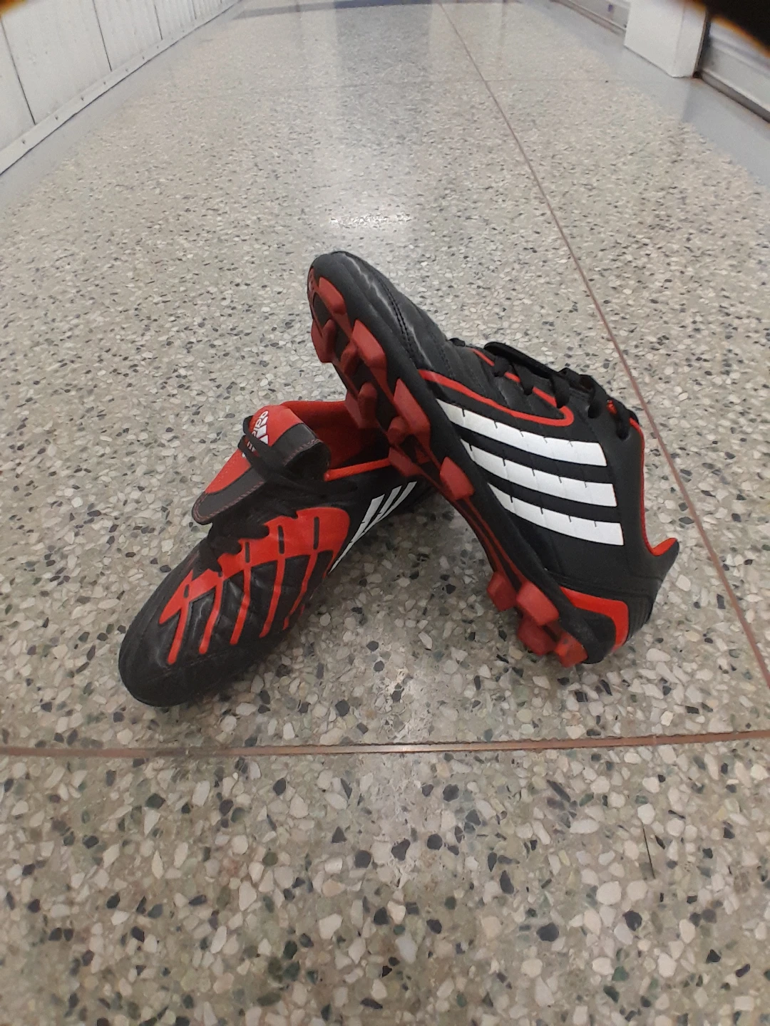 Adidas soccer cleats Men's Size 9.5