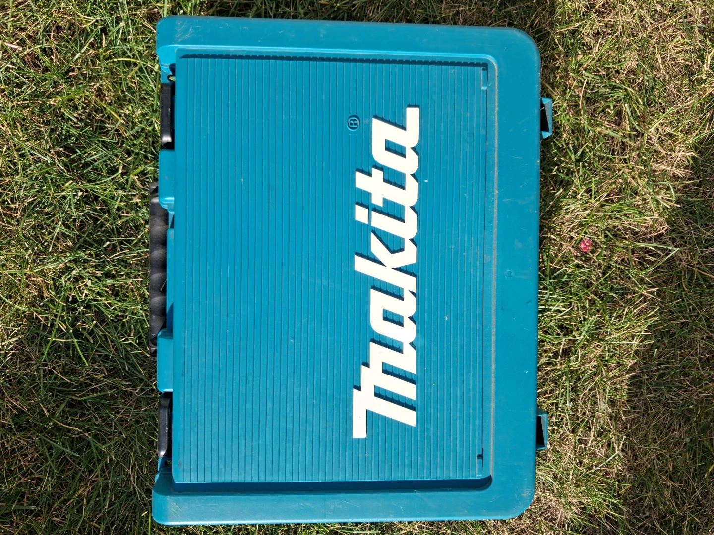 Makita Drill Kit with Batteries and Charger - photo 2