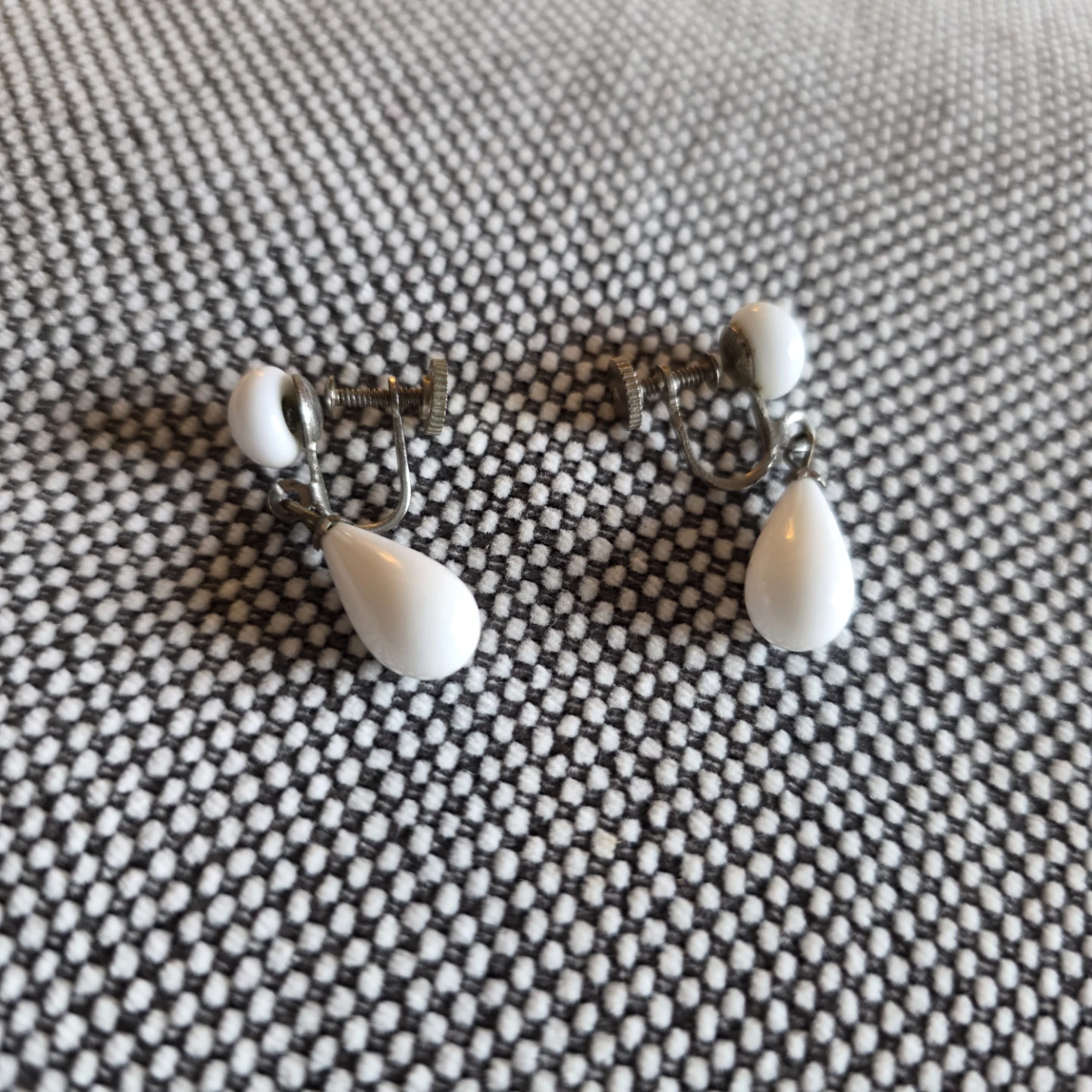 Vintage White Teardrop Screw-Back Earrings