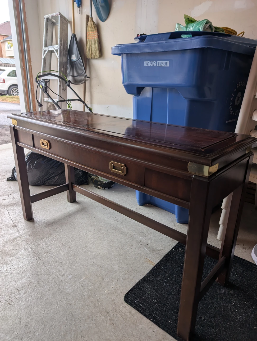 WOODEN ACCENT TABLE WITH DRAWER