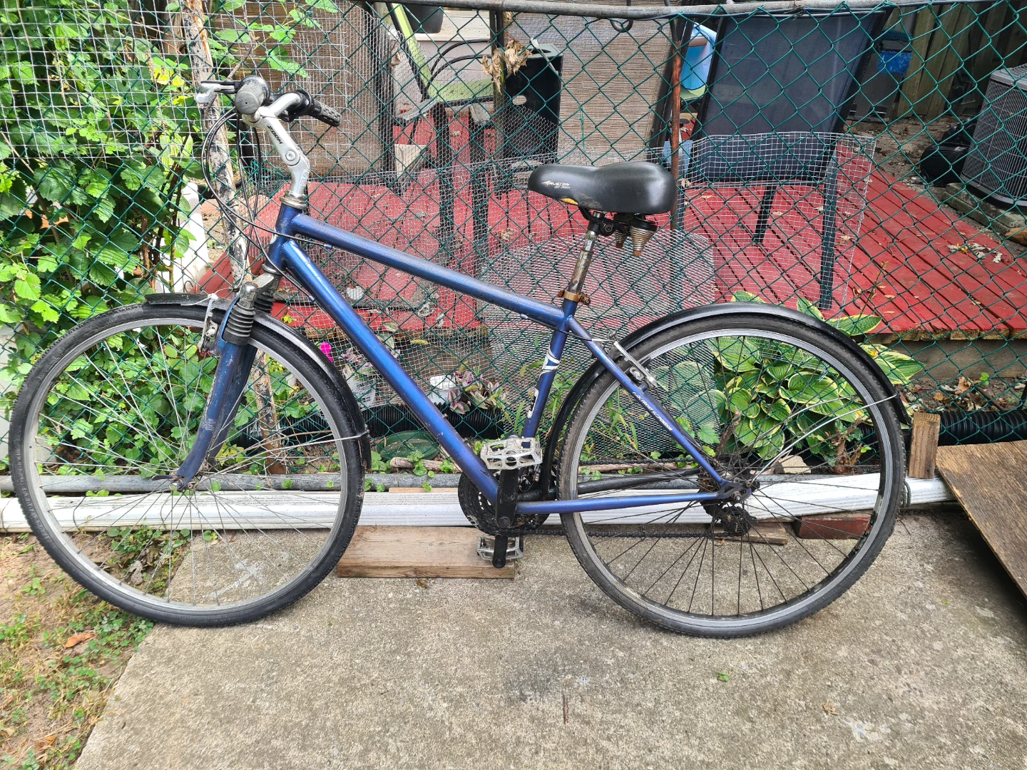 Hybrid Bicycle with 18" frame