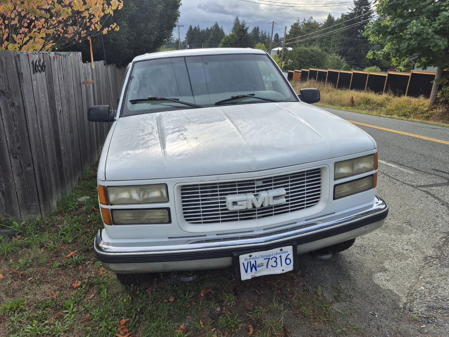 White 2000 GMC 3500 Truck