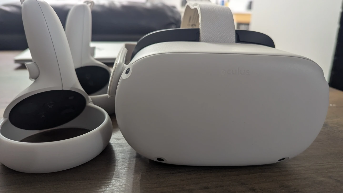 Oculus Quest 2 VR Headset with Controllers - photo 2