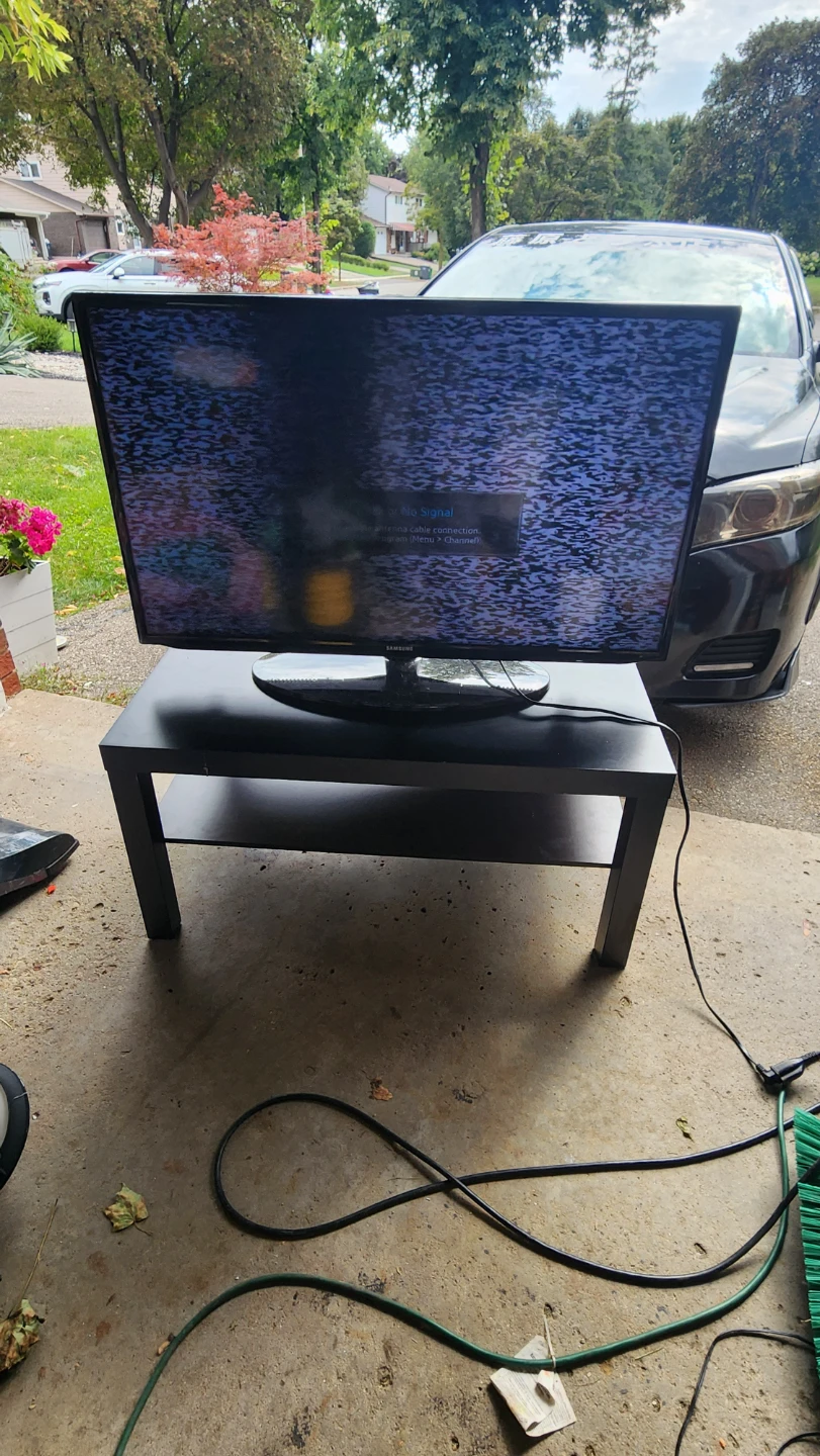 40" Samsung Smart TV with console table - photo 2