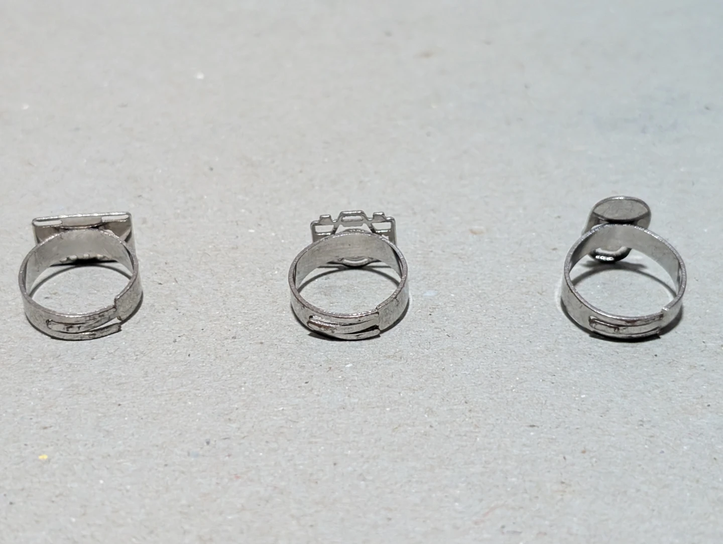 Jewellery: Set of 3 Silver Tone Rings - photo 4