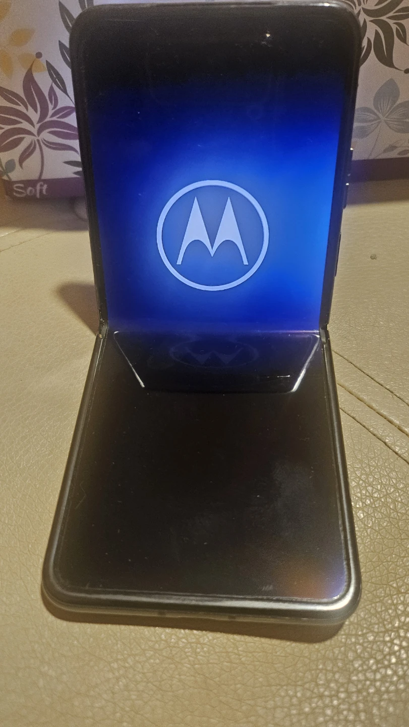 Motorola Razr Plus 2023 - photo 2