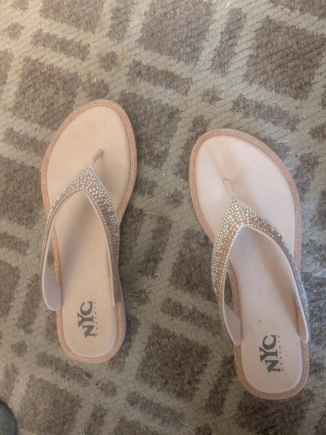 Thong sandals pick up in St Albert