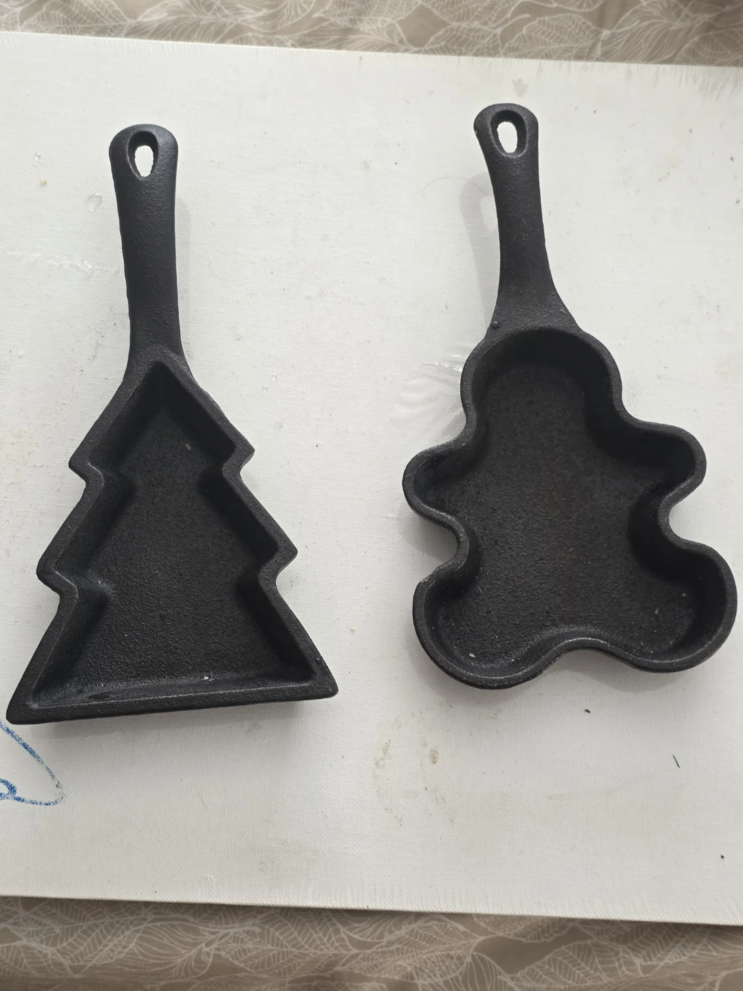 Set of 2 Holiday Shaped Cast Iron Mini Skillets