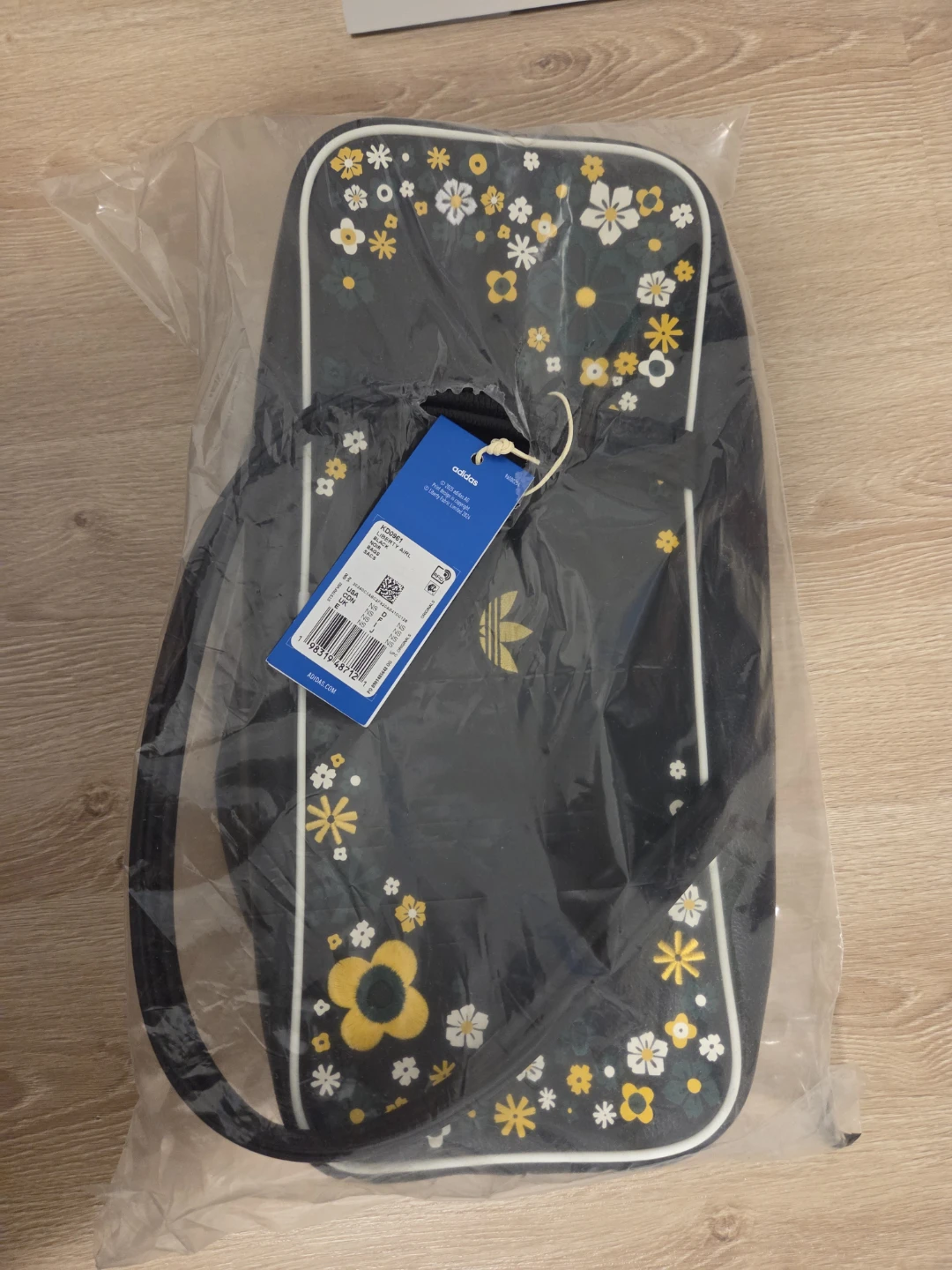 Adidas Originals x Liberty London Elongated Airliner Bag - photo 4