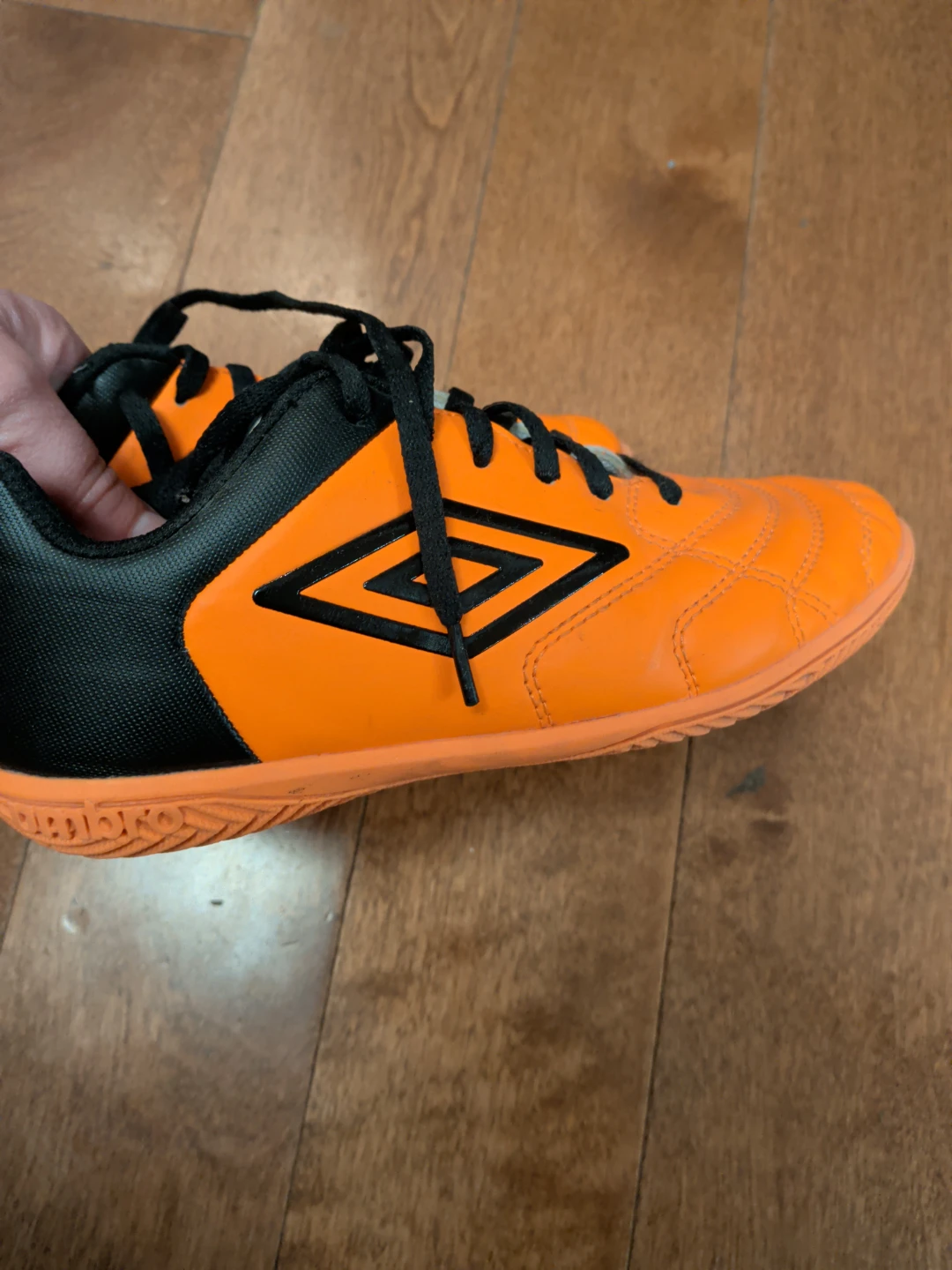 Kids Umbro indoor soccer shoes 🏈 - photo 2