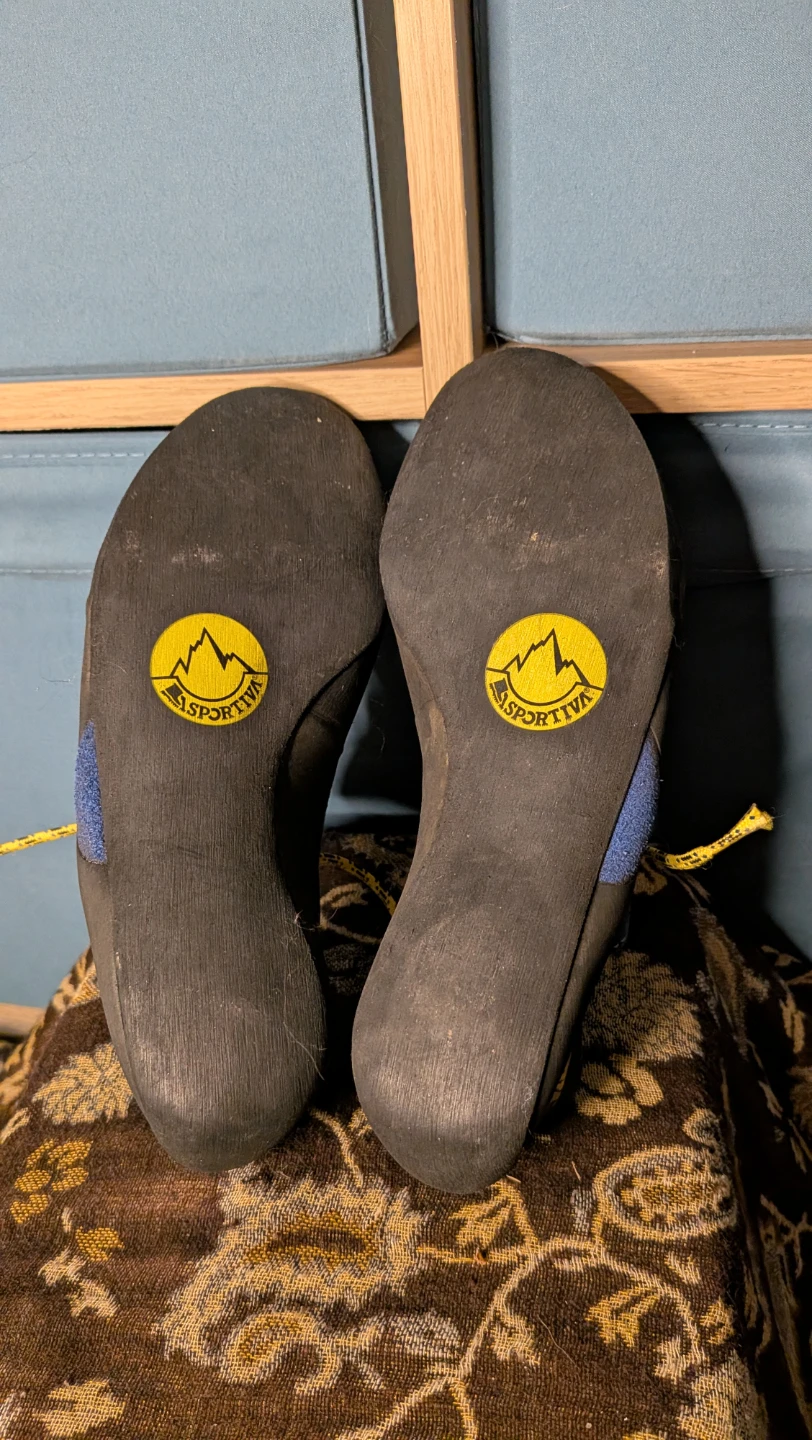 La Sportiva Climbing Shoes size 35.5 - photo 2