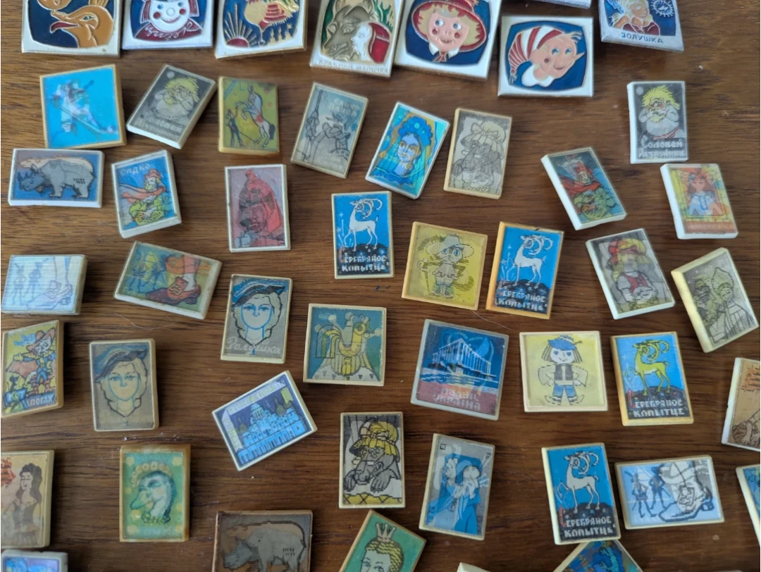 Vintage Soviet Enamel & Lenticular Pins - photo 3