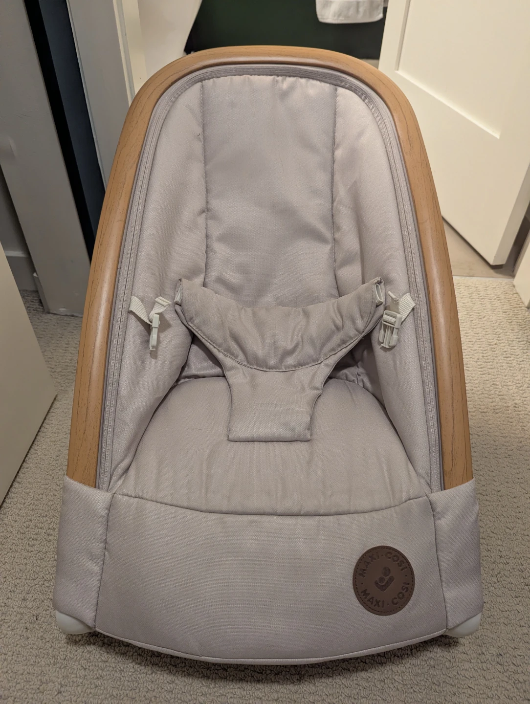 Maxi-Cosi 2-in-1 Kori Rocker for baby