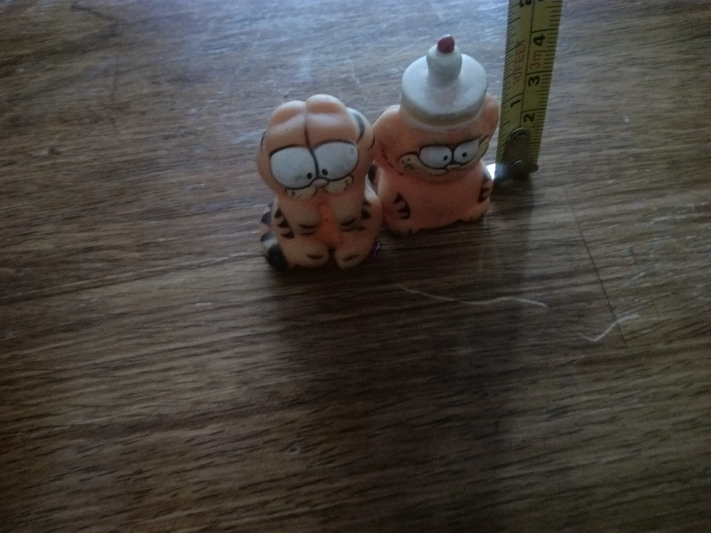 Two Garfield small figurines (pencil toppers) - photo 2