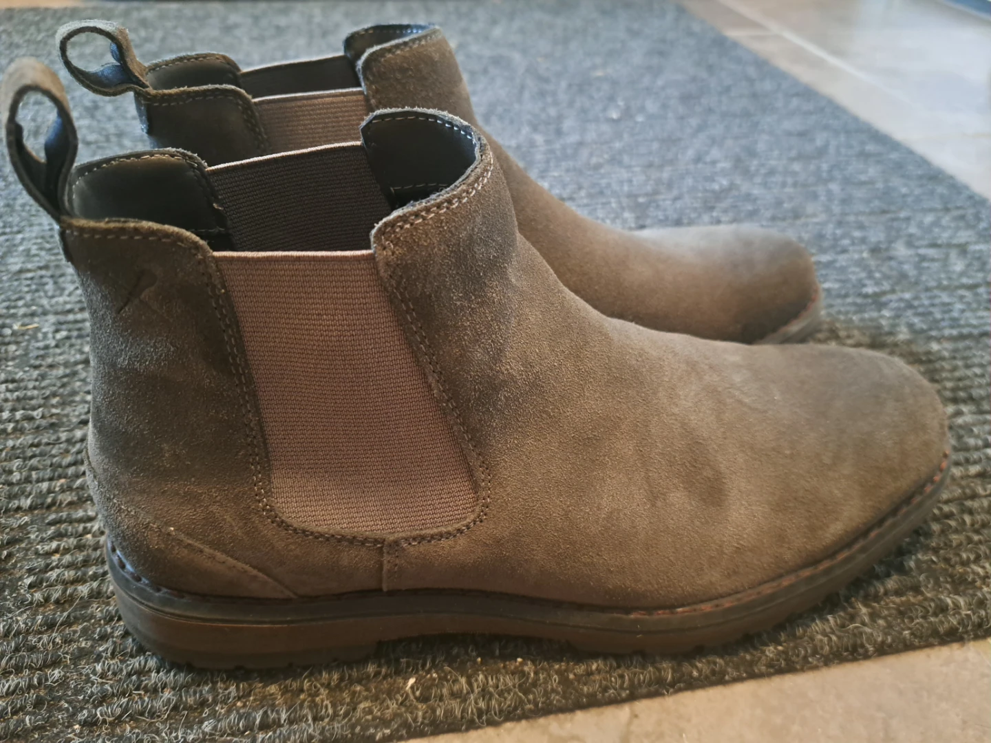Size 8 Men  Chelsea Boots Grey Suede - photo 3