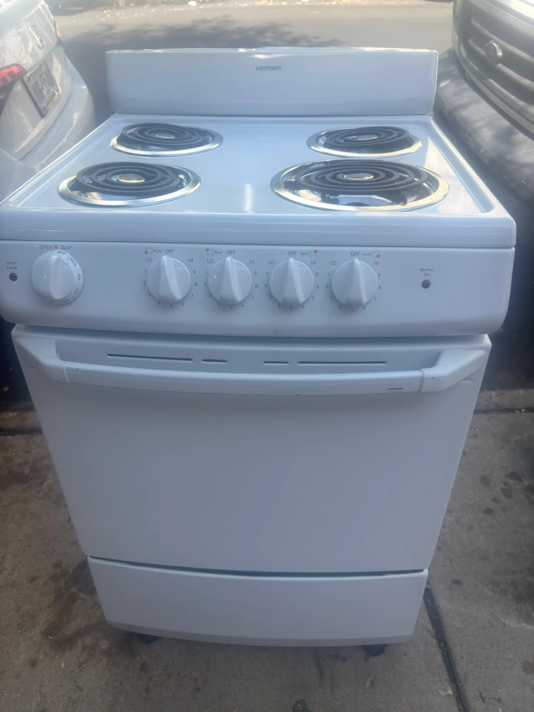 Hotpoint 24in wide Electric Range
