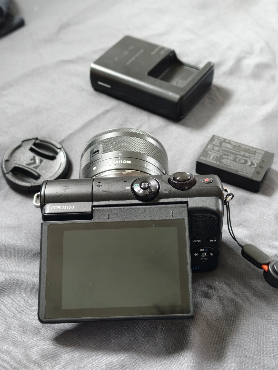 Canon M100 - photo 2