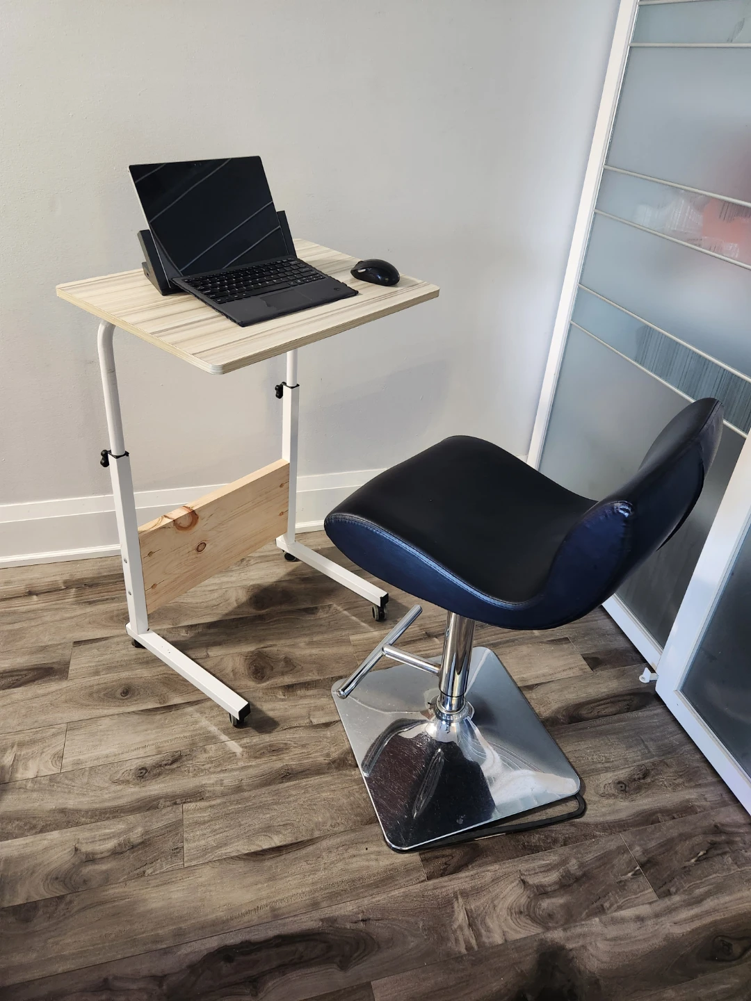 🇨🇦  Adjustable Rolling Laptop Desk with Chair - photo 4