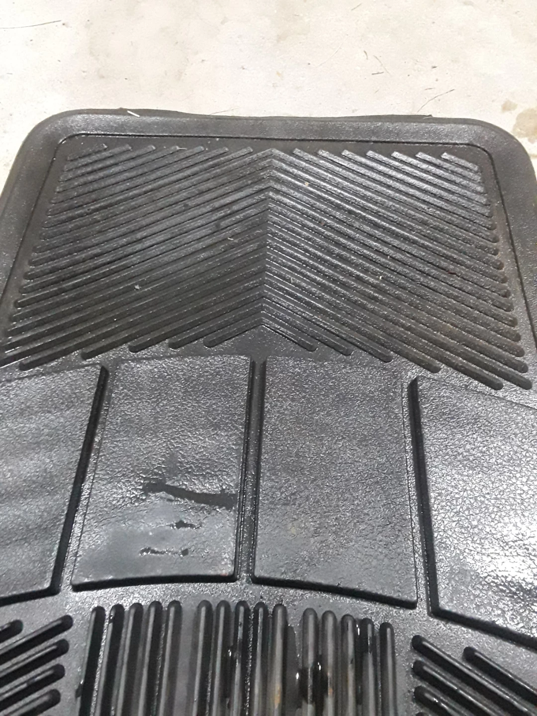 Set of 4 Universal Black Rubber Floor Mats - photo 3