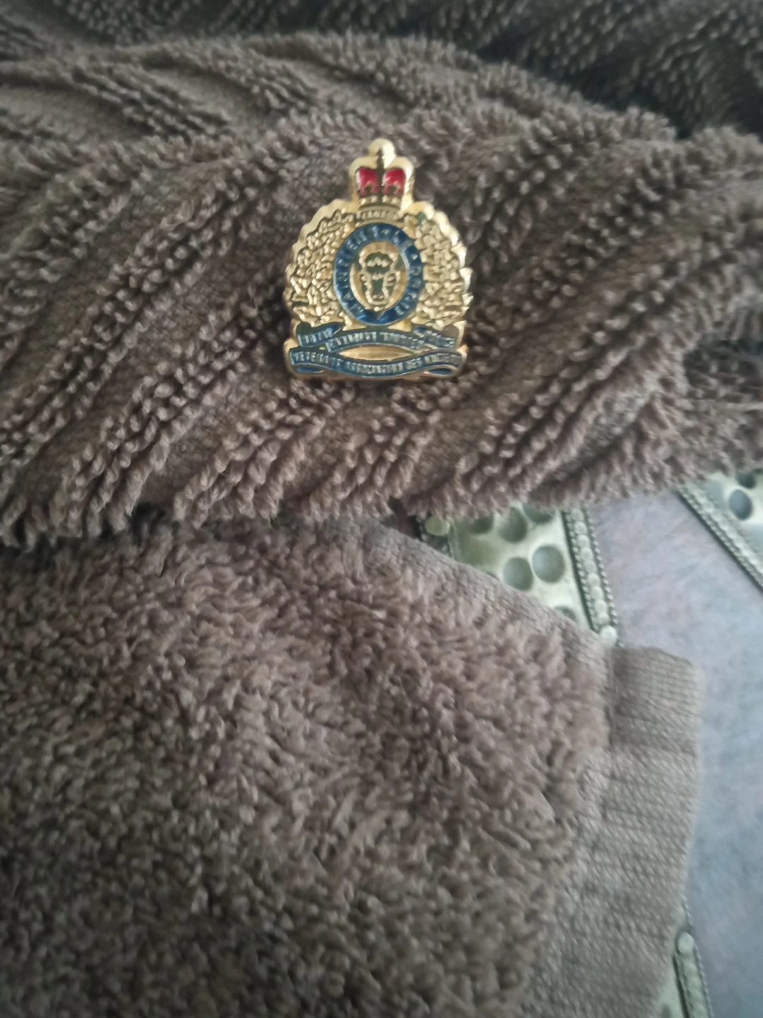 RCMP Veterans Association Lapel Pin - photo 3