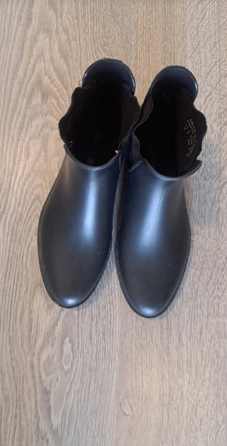 Amazing! Call It Spring rain boots - very great condition