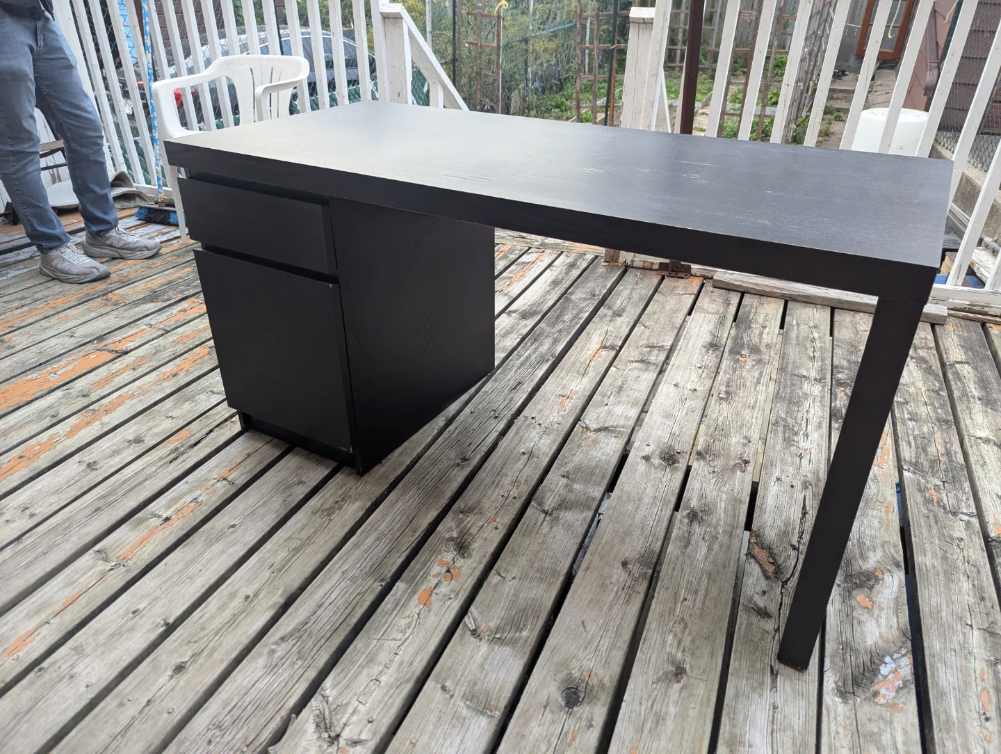 Black desk with drawers