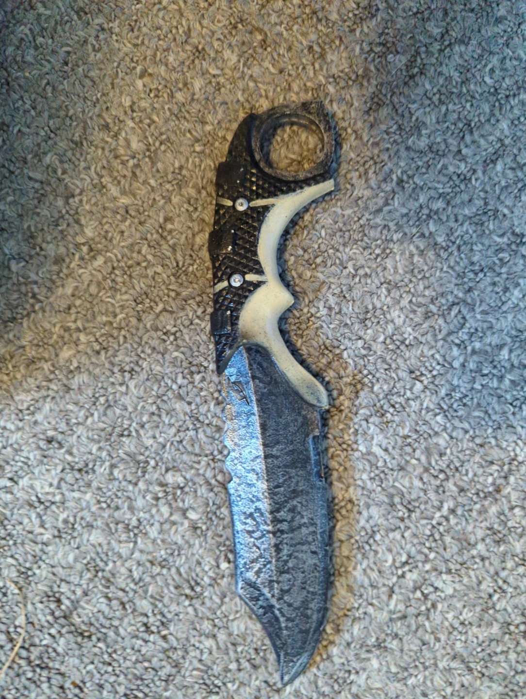 Fake propped knife