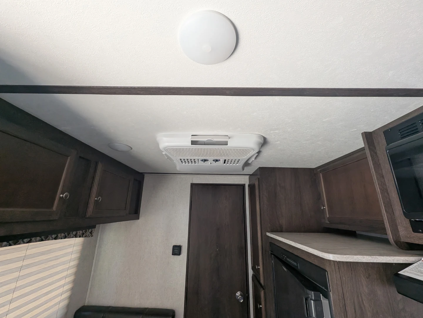 StarCraft launch travel trailer - photo 5