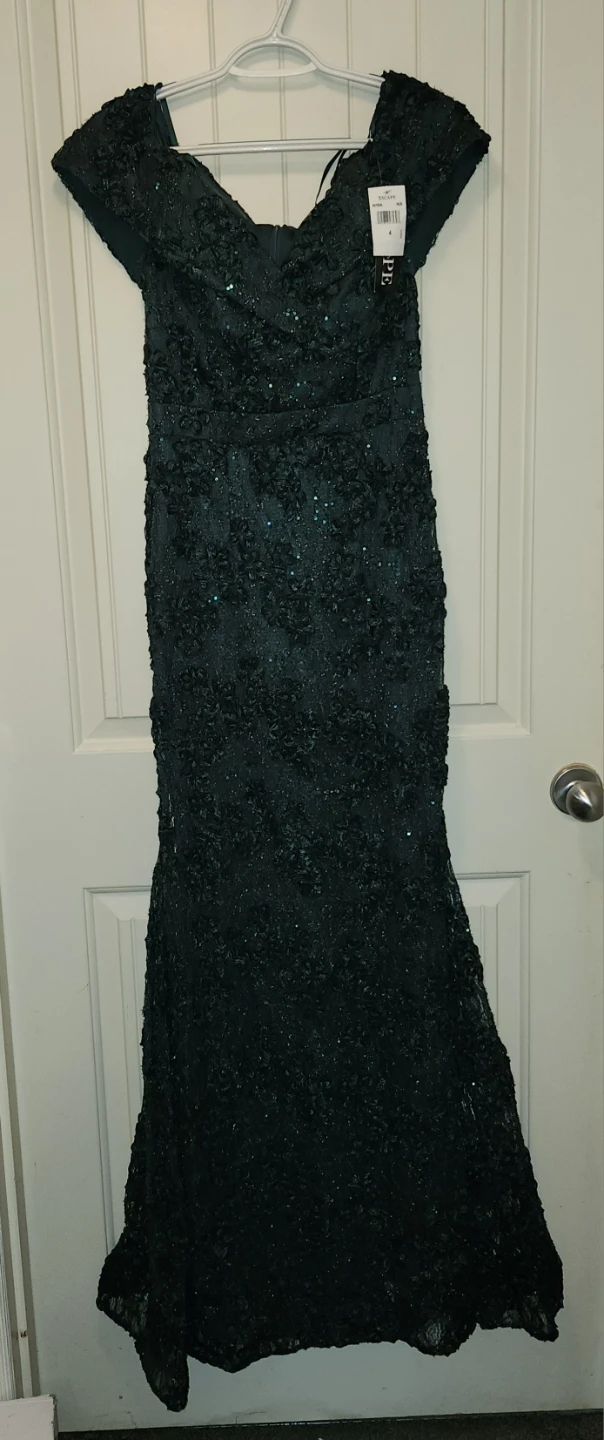 Xscape Emerald Green Off-the-Shoulder Dress Size 4 🏈 - photo 3