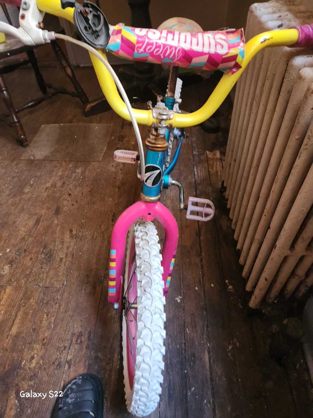 Avigo Sweet Surprise 16" Girls BMX Bike – Teal / Pink / Yellow - photo 4
