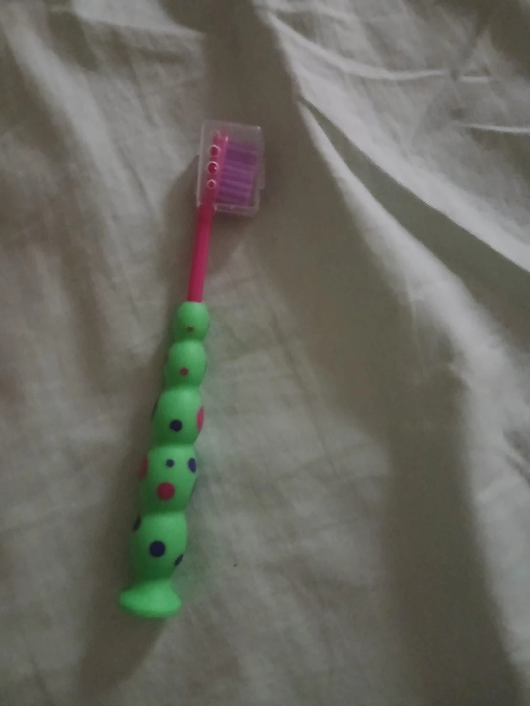 Kids Polka Dot Toothbrush with Suction Base🏈