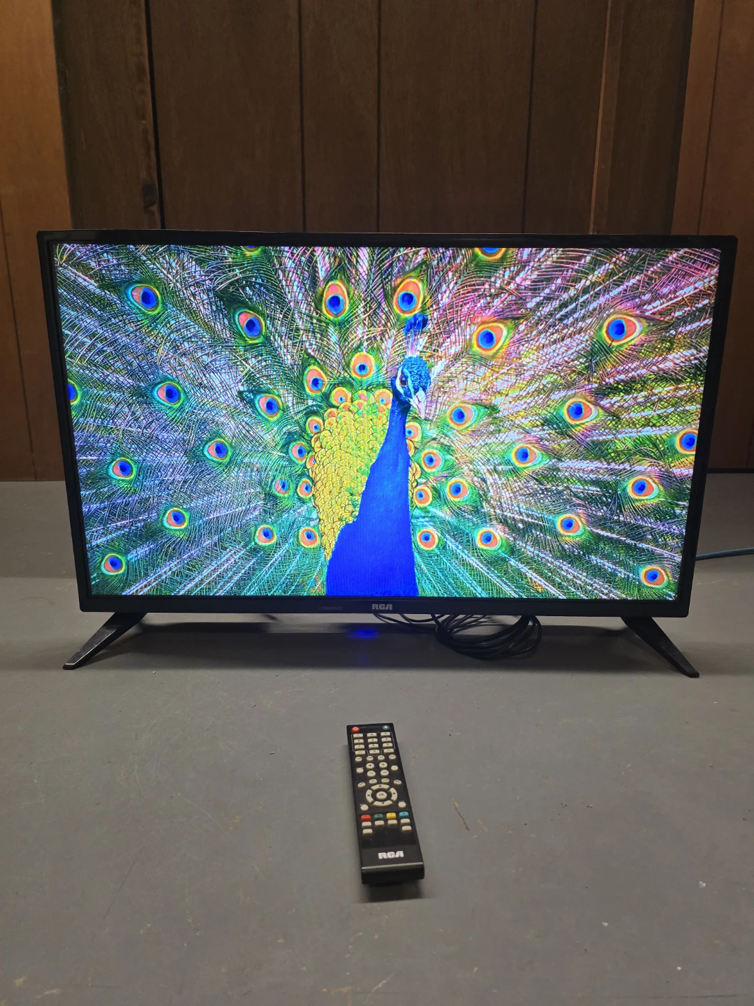RCA 32" 720P LED HD TV ( RT3205) - photo 3