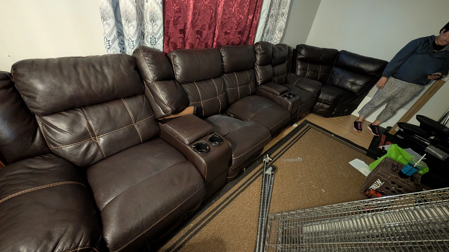 Used home theatre couch set. Free must pick up asap