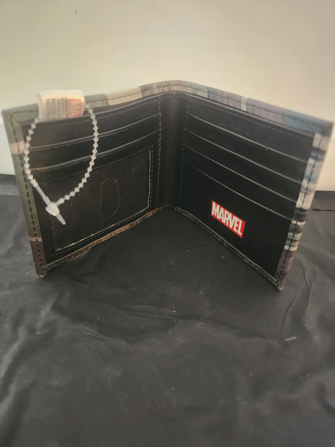 Marvel Avengers Iron Man Slimfold Wallet - photo 3