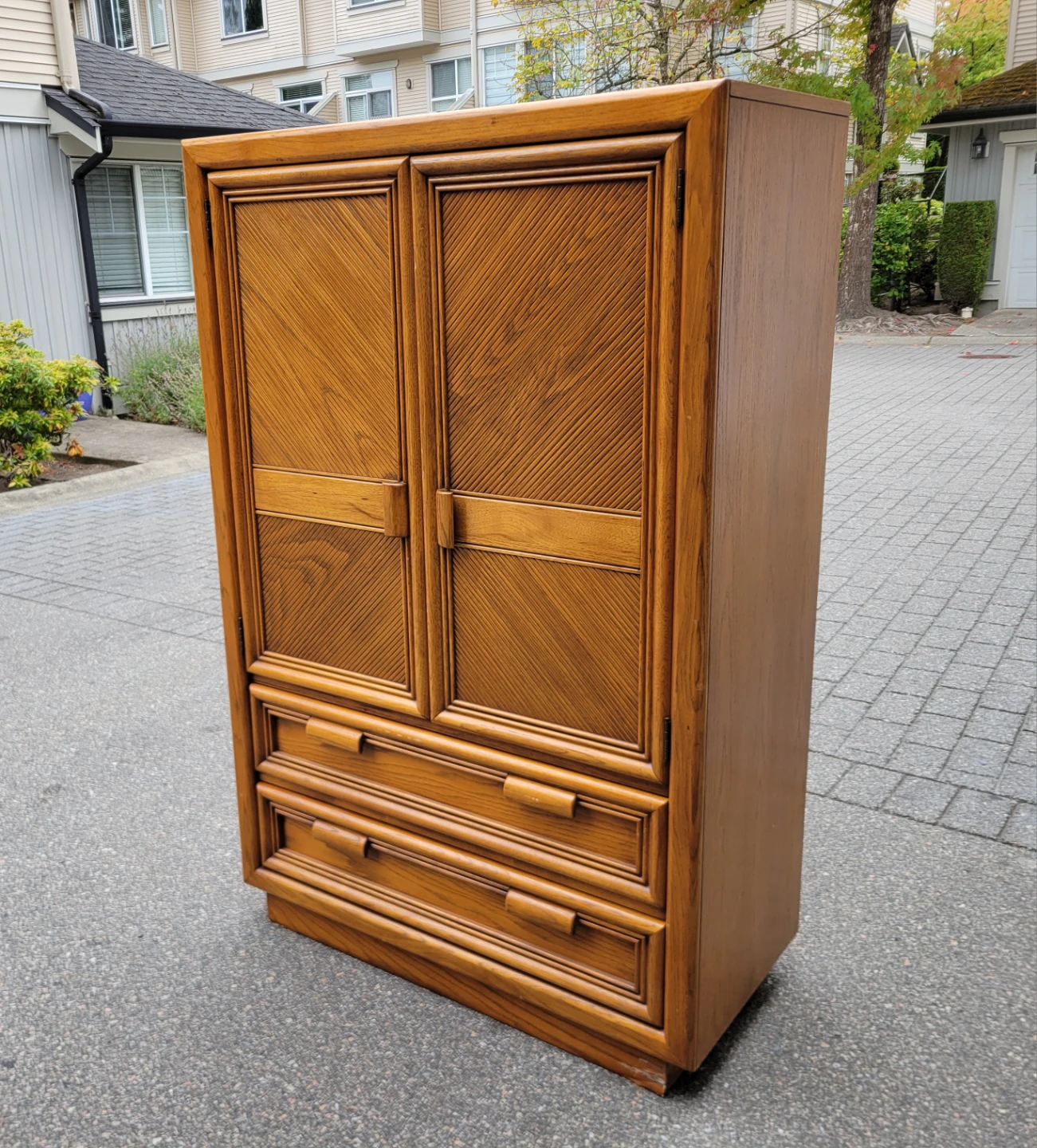 Beautiful Mid-Century / Vintage Oak Armoire & Dresser Combo.