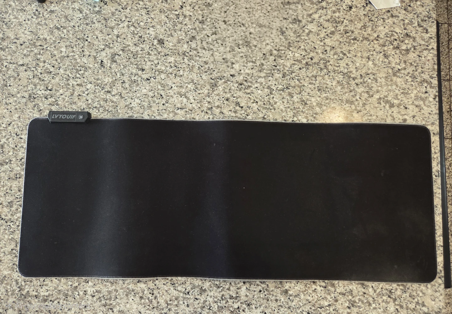 LVYOUIF Extendee Gaming Mouse Pad with RGB