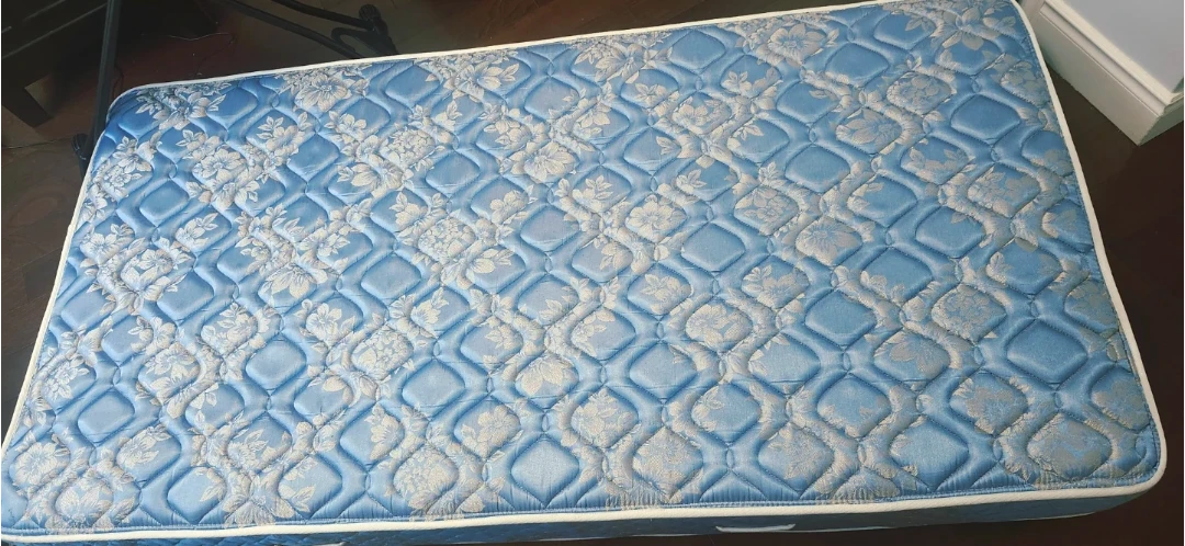 Pristine condition single mattress - photo 2