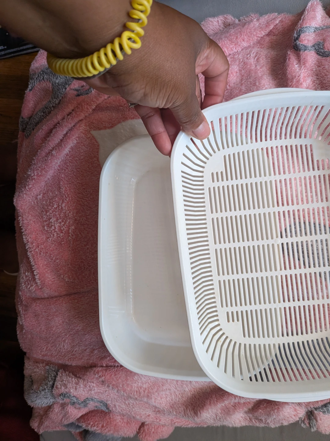 White Plastic Drainer and Basin Set - photo 2