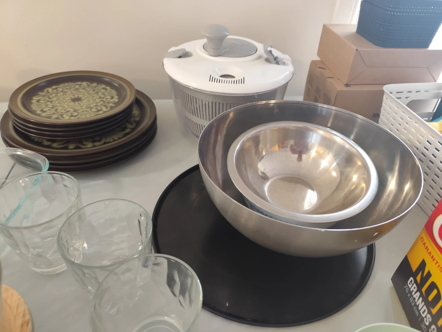 Assorted Kitchenware and Dining Set - must go - photo 2
