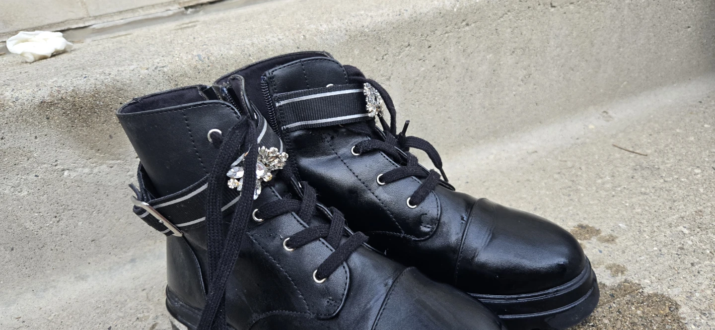 Jessica Simpson black combat boots - photo 2